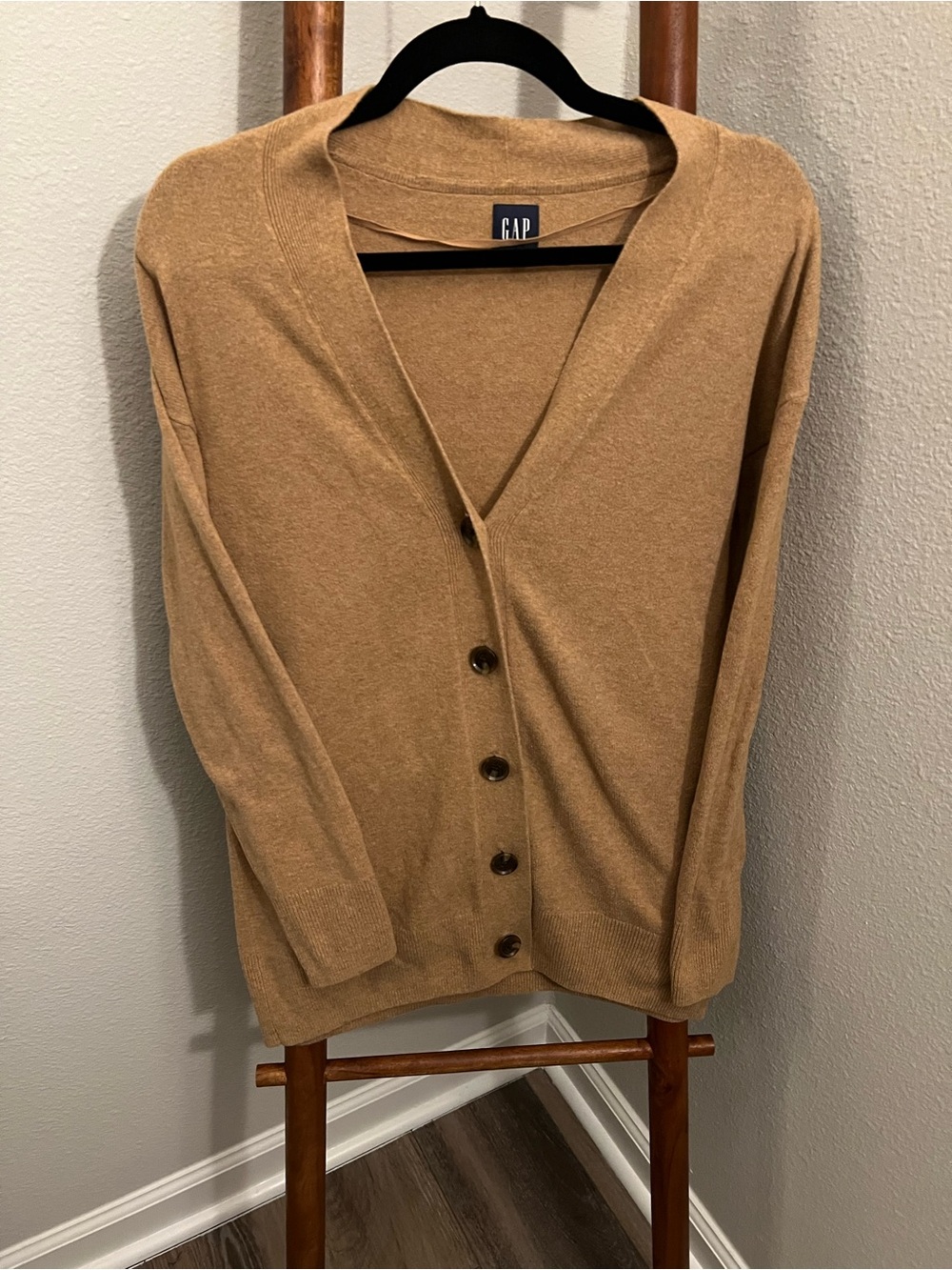 GAP Women's Camel/Tan V-Neck Button Boyfriend Cardigan